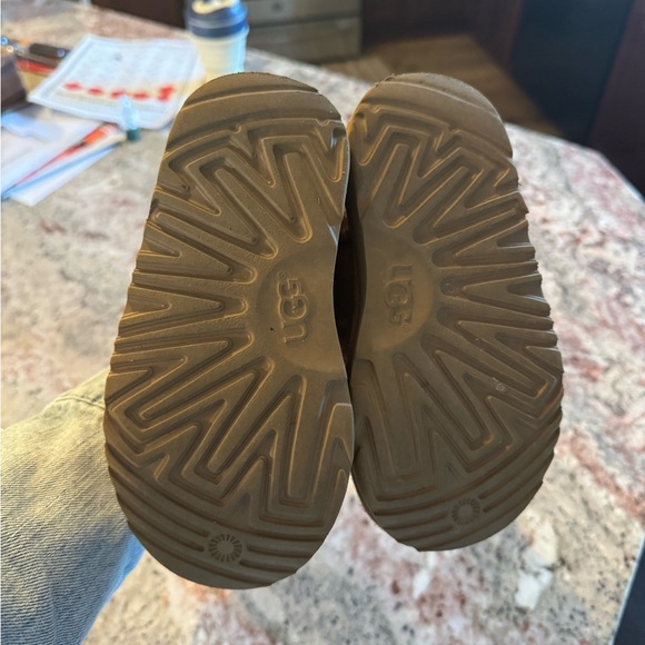 Size 10 Uggs - Picture 4 of 6